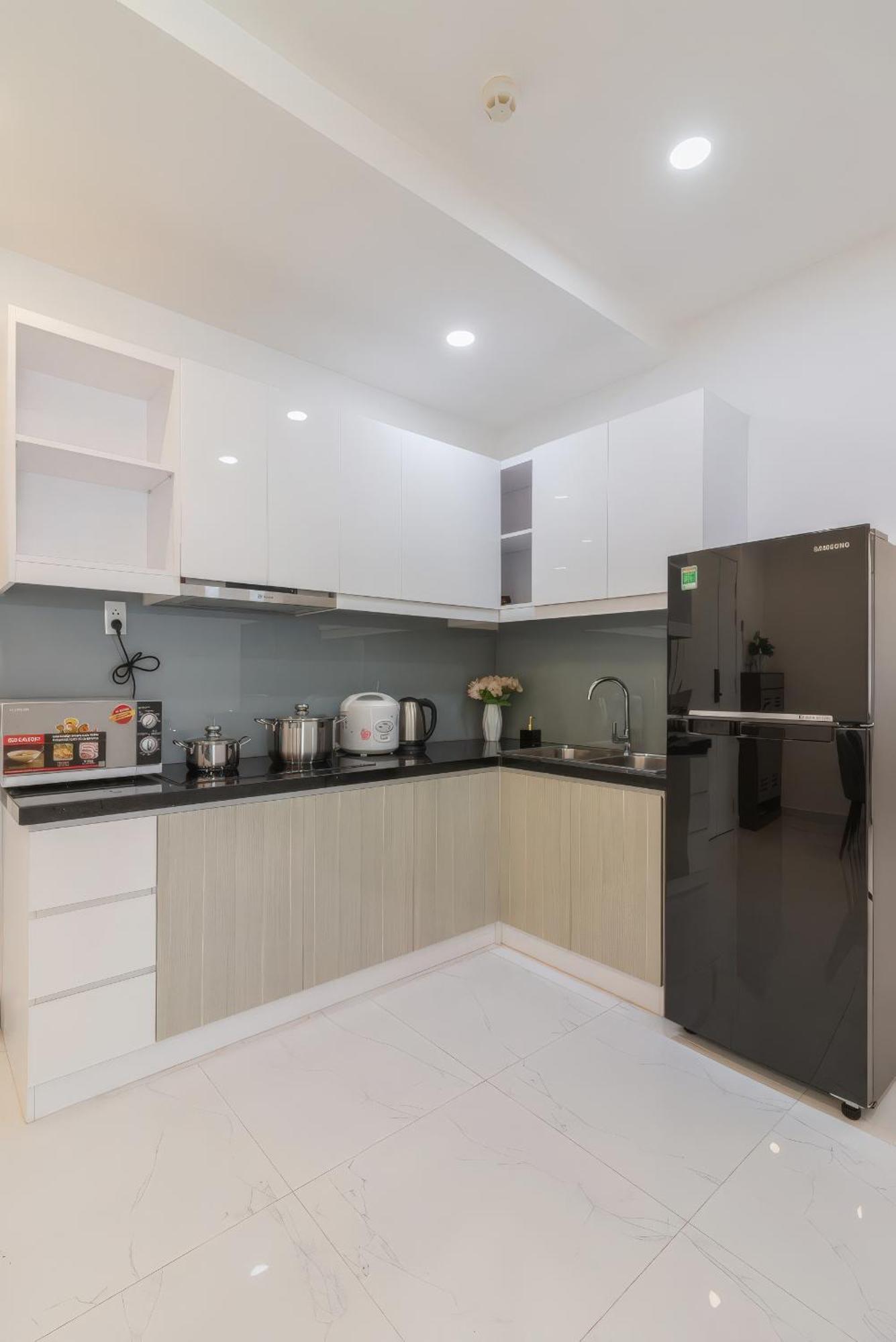 Căn hộ Terra Royal D3 - 1 2 Bedroom At Center